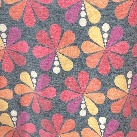 LULAROE Groovy Vibe Short Sleeve - Picture 5 of 6